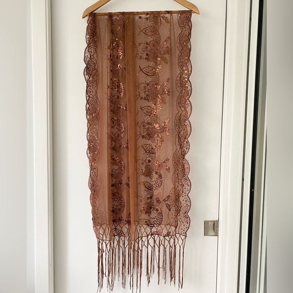 Scarf with embroidery - Picture 4 of 4